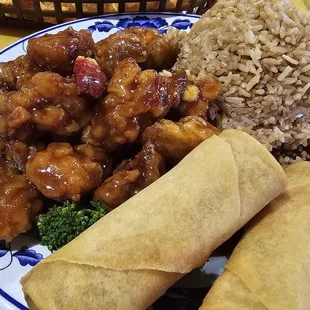 General Tso's lunch with extra egg roll instead of soup