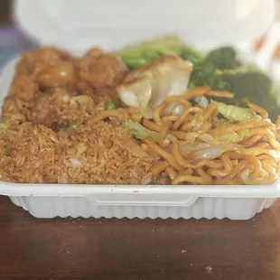 Half and half chow mein and fried rice with seasme chicken and beef and broccoli. With two dumplings (i ate the other one)