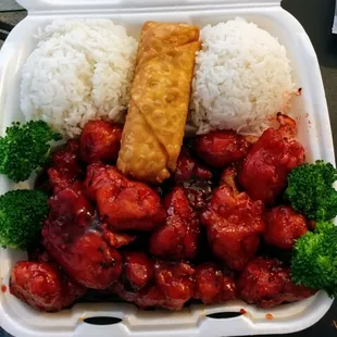 General Tso Chicken - Dinner Combo w/ White Rice and Egg Roll ($9.00) WHITE MEAT!