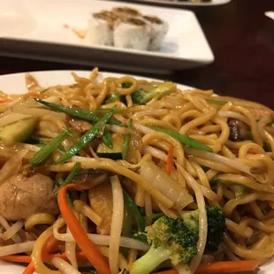 Vegetable lo mein