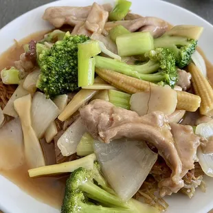 Boneless Chicken and Vegetables Cake Noodle.