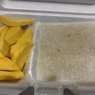 Sweet Coconut Sticky Rice Served with Sweet Mango