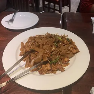 beef L23. Chow Fun Noodle with Beef Lunch Special