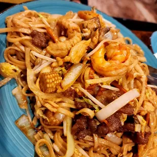 Combination lo mein