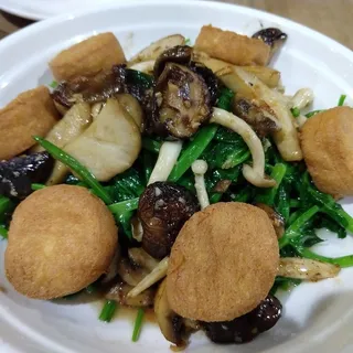 Mushroom and Pea Sprout with Egg Tofu