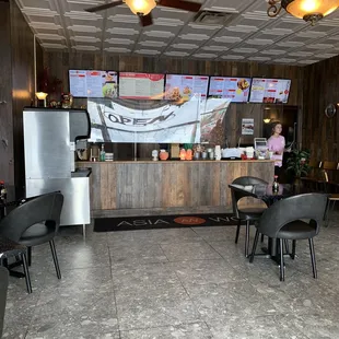 Counter. Order take out here!