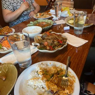 Pad Thai, veggie medley , ***red chicken curry (BOMB), pineapple rice with 3 prawns, rice noodles