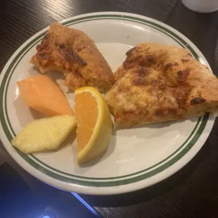 Pizza and fruit for the kid