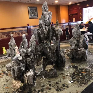 How many buffets you see have a built in fountain where the customers can sit around with real fish in there?