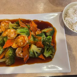 Broccoli and shrimp with steamed rice