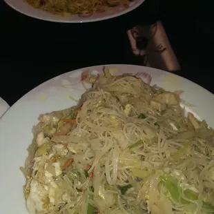 Fuzhun noodles with chicken, scallop and shrimp