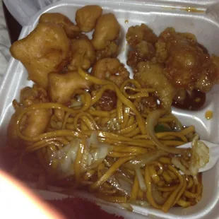 Beef lo mein, Sweet &amp; Sour Chicken, Sesame Seed chicken! DELISH!