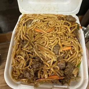 Beef lo mein