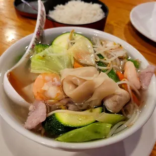 House wonton soup