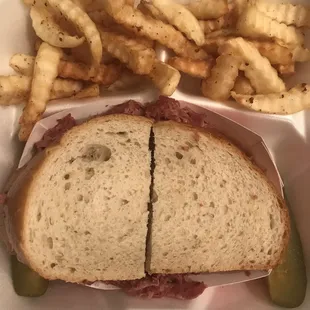 Corned beef sandwich with fries .