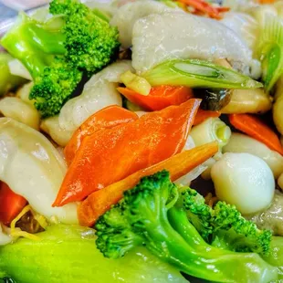 CM5. Seafood Pan Fried Noodles