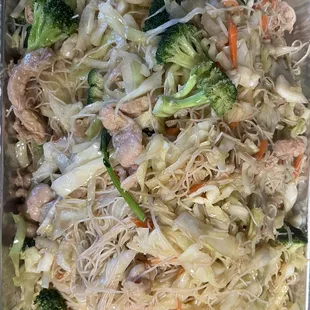 a dish of noodles, meat, and vegetables