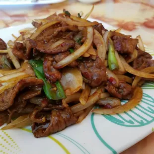 Enjoying some great Mongolian Beef at my favorite neighborhood spot for Asian food. Very consistent, friendly staff.