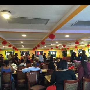 a large group of people sitting in a restaurant
