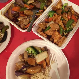 I got eggplant with garlic sauce n tofu style soooo good!!!!