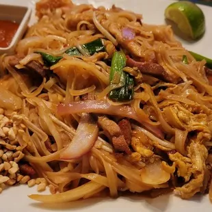 Pad Thai house special with sriracha on the side