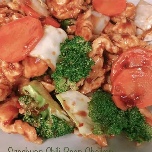 a plate of chicken, broccoli and carrots
