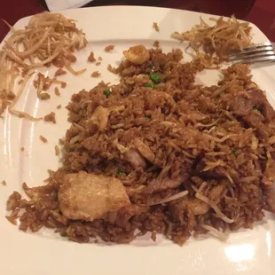 Combo fried rice.  Asked for exact ingredients due to my allergies.  Waitress lied!  Says beef chicken peas carrots rice.  Not!