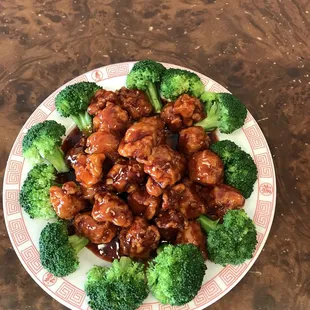 a plate of chicken and broccoli