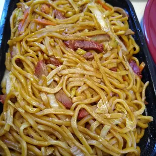 Pork lo mein