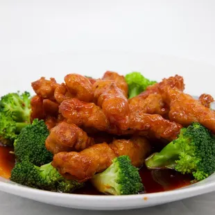 a plate of chicken and broccoli
