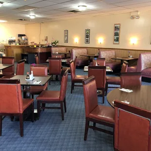Spacious Dining Area and Soda Fountain