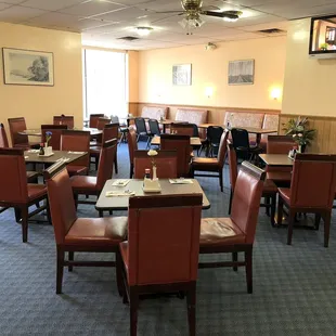 Spacious Dining Area