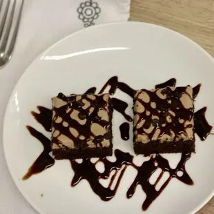 Sweet after dinner?Yes please! Free dessert for dine in customer.