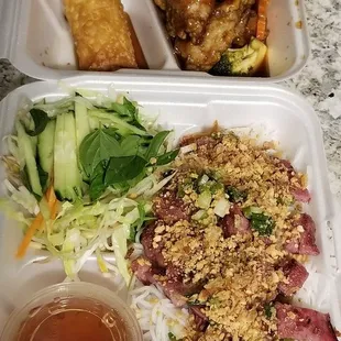 [Photo by latinabroad.com] General tso&apos;s (NOT recommended) and grilled pork vermicelli noodles