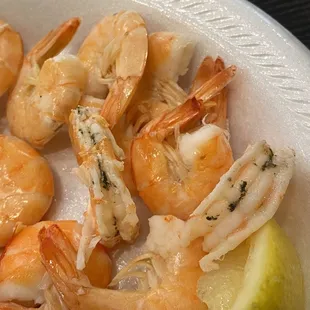 Ewww, gross shrimp poop!  Clean your shrimp, Asian King!  No king would eat this.