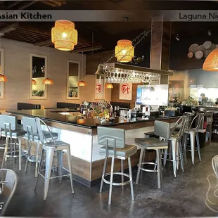 Great horseshoe shaped bar! Centerpiece of the restaurant!!