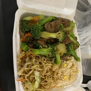 And here's another picture of their combo meal or whatever they wanna call it I got two of these exactly the same for 25 bucks not worth