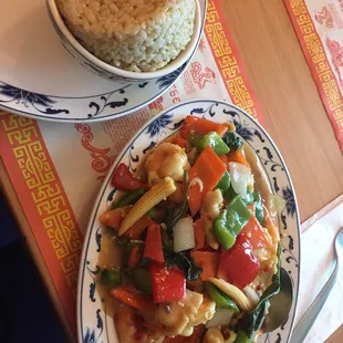 Thai spicy garlic chicken and shrimp with brown rice