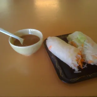 Summer rolls with shrimp and peanut sauce