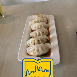 Steamed or Crispy Vegetable Dumplings (6)