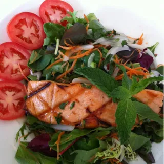 Grilled Salmon Salad