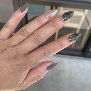 Forrest green, black and gold acrylic gel nails with gel polish