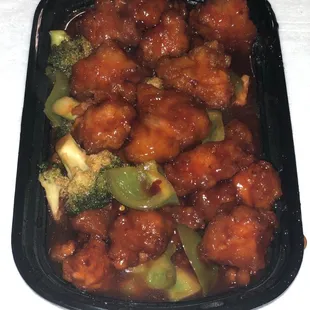 chicken and broccoli in sauce