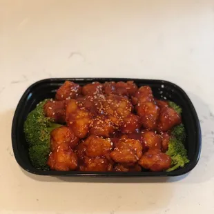a plate of chicken and broccoli