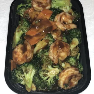 shrimp and broccoli in a sauce