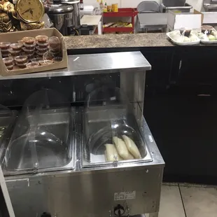 Was empty but usually filled with the usual suspects  I.e. Sausage, chicken, fried pork all with sticky rice of course