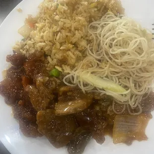Noodles, fried rice, pepper steak, and General Tso chicken I think