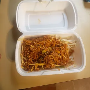 Chicken pad Thai.