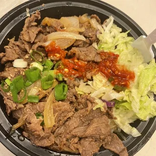 Bulgogi bowl with Chile sauce