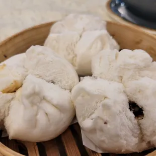 steamed dumplings in a bamboo basket